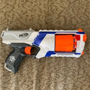Nerf Elite Strongarm w/ 6 Nerf Darts